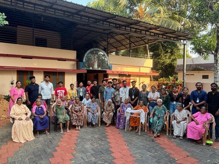 SMART India Social Work Trainees Visit Kripasadan Old Age Home